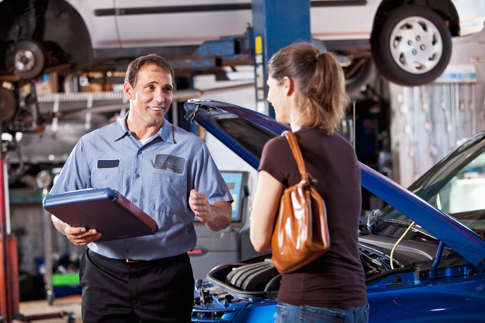 Auto repair Specialist help a customer